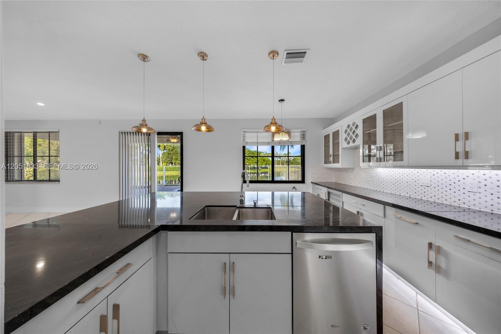 Building Photo - 1538 Tamarind Ct
