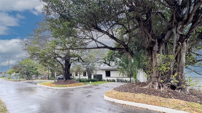 Building Photo - Northwest 3rd Street, Miami, FL 33126 - 3 BR 3.5 BA single-family home