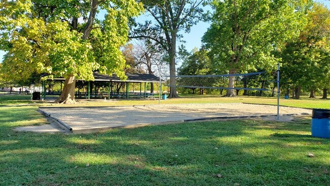 Building Photo - Historic Garfield Park Neighborhood Charmer!