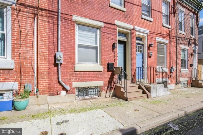 Building Photo - 441 E Flora St