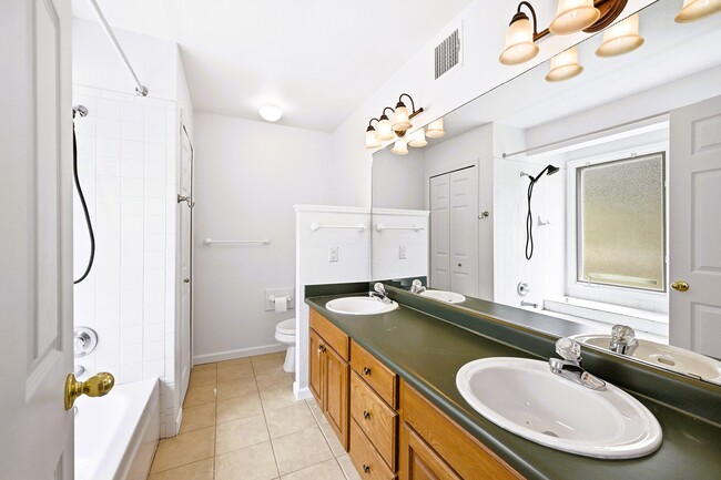 Building Photo - 23712 Pondview Pl