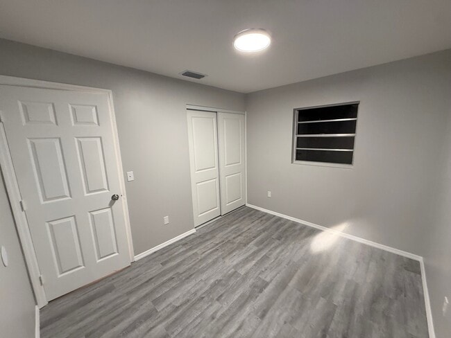 Building Photo - 190 Ventris Ave W