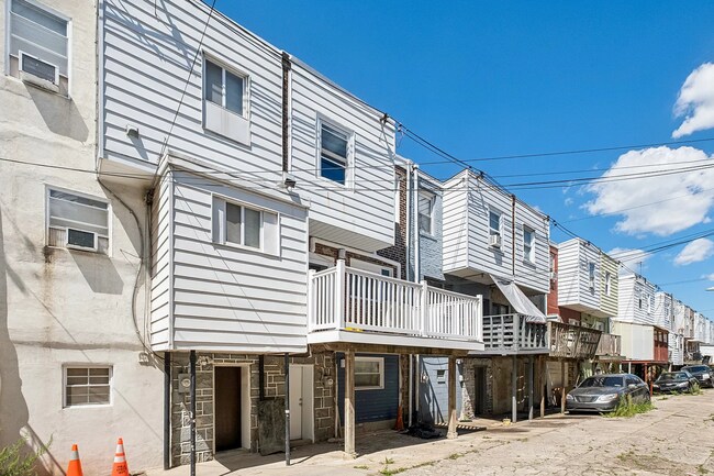 Building Photo - Stylishly Renovated 3-Bedroom Home with Private Patio in Grays Ferry — Accepting ALL PHA voucher ...