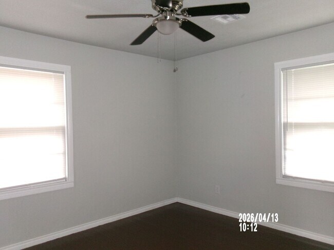 Building Photo - Modern 4-Bedroom Home