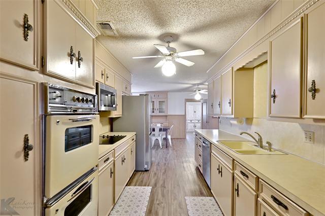 Building Photo - 2810 Arrowhead Dr