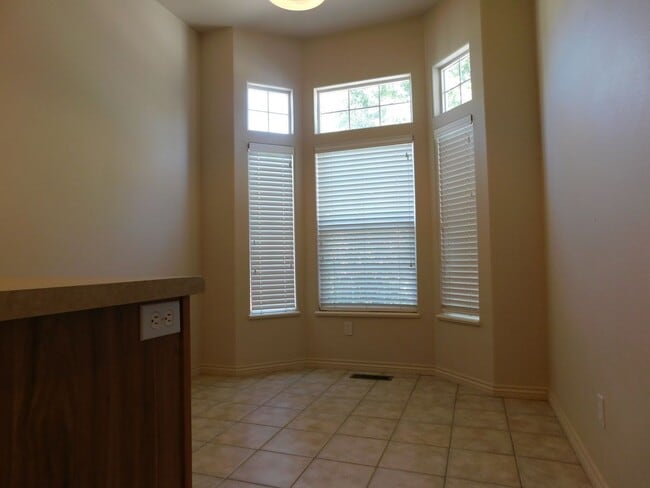 Building Photo - The Glen at Horizon Drive