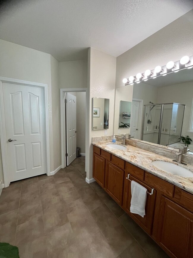 Building Photo - 3820 Vistosa Ct