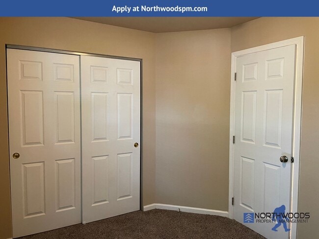 Building Photo - Nice 2 Bedroom 2 Bathroom 2 Story-Town Home-White City