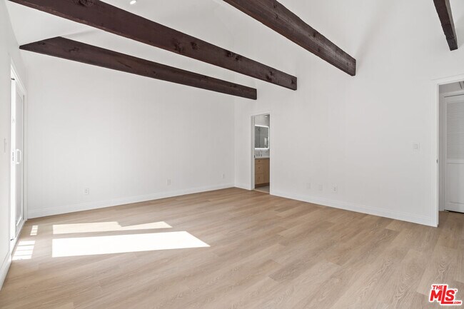 Building Photo - 2541 Stoner Ave