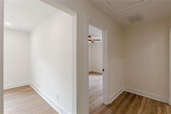 Building Photo - 525 Rosemont Dr