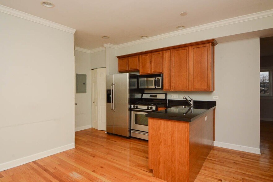 Building Photo - 3251 N Clifton Ave