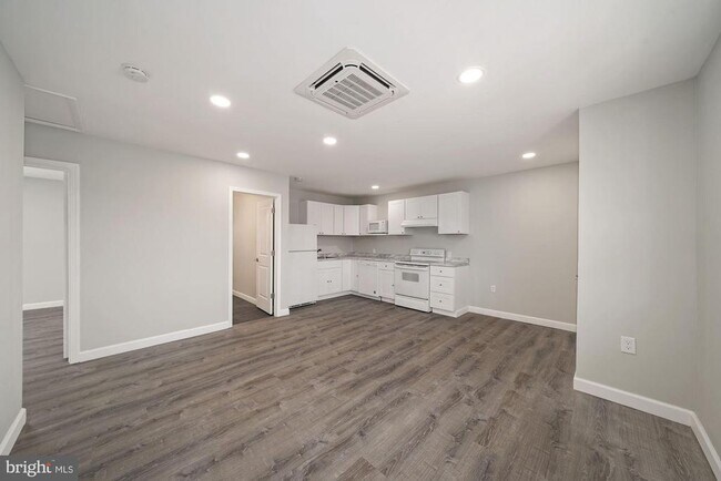 Building Photo - 22929 Frederick Rd