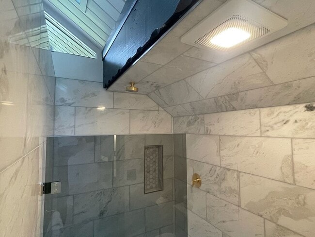 Building Photo - *Furnished 2 Bedroom 2 Bath Home in Big Be...