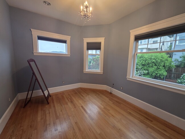 Building Photo - 175 Vasquez Ave