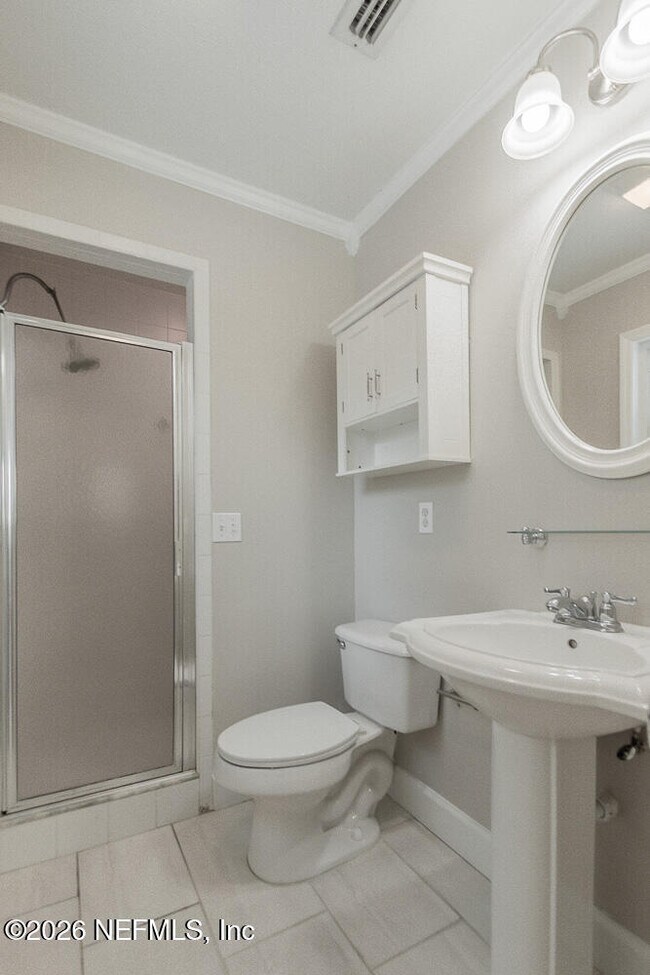 Building Photo - 1549 Montrose Ave E