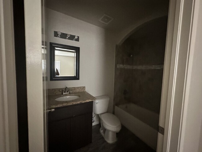 Building Photo - "Modern Comfort in El Paso: Spacious 3-Bed...