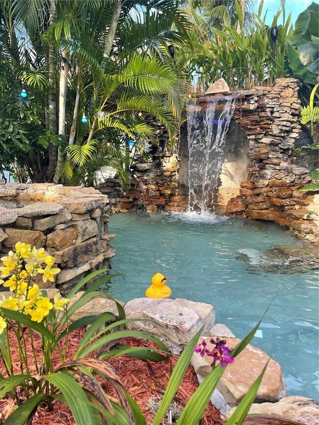 Building Photo - 7521 SW 56th St