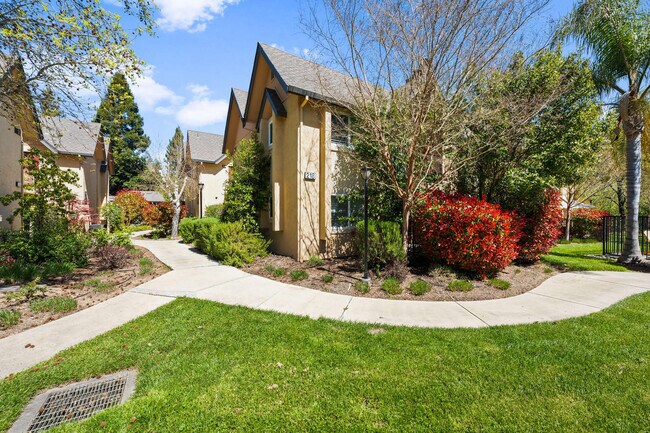 Building Photo - 218 Foss Creek Cir