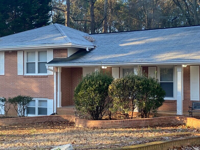 Building Photo - 851 Rockbridge Rd SW