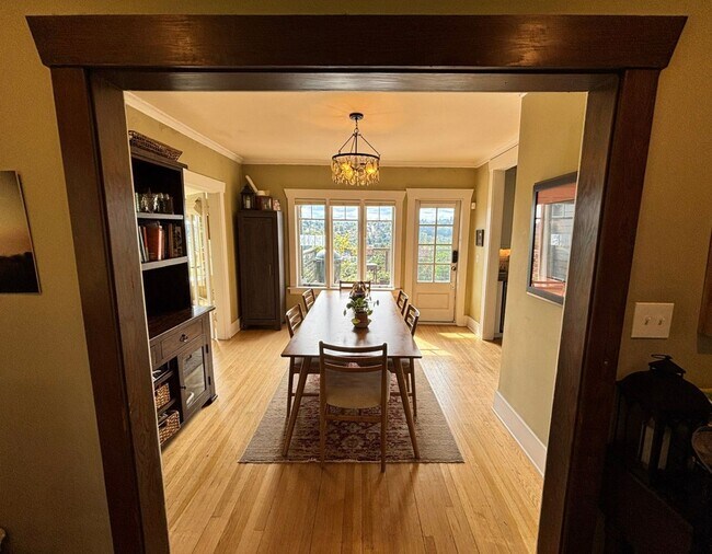 Building Photo - 4Bd/2.75Ba Seattle Home