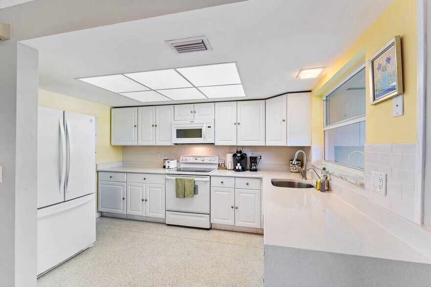 Building Photo - 3036 Park Ave