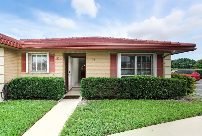 Building Photo - 1443 SW 27th Ave