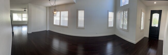 Building Photo - 31495 Sunningdale Dr