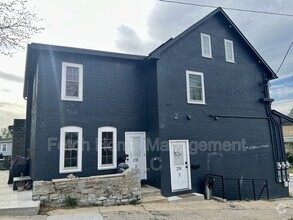 Building Photo - 218 Walnut St