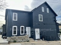 Building Photo - 218 Walnut St