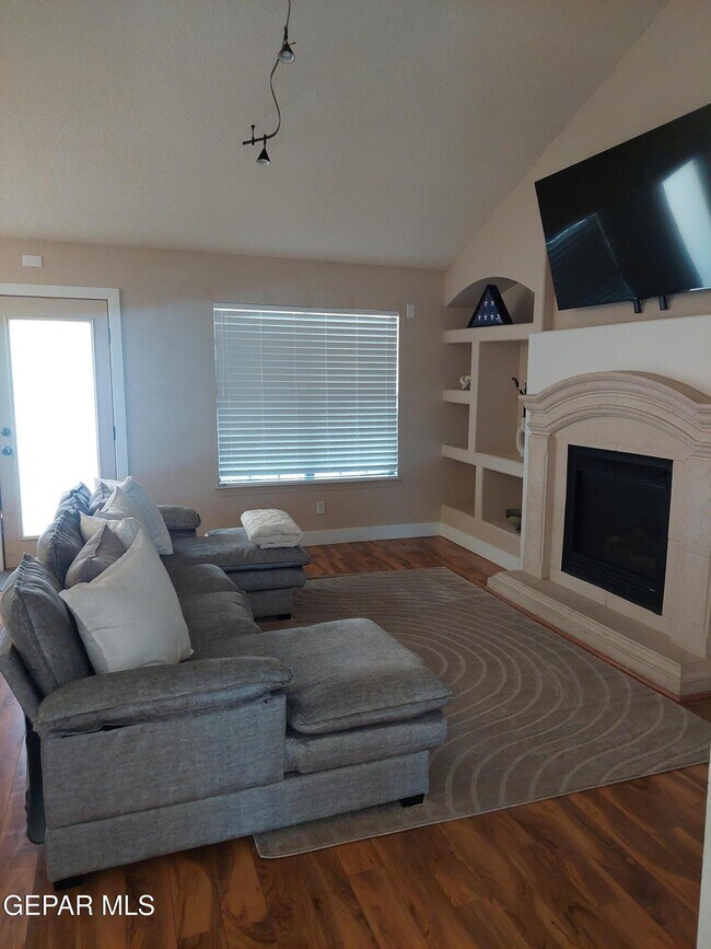 Building Photo - 14021 Highweed Dr
