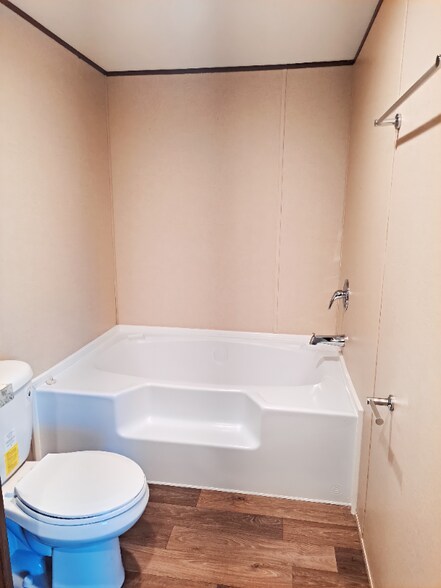 Building Photo - 95 Deerwood Park