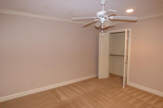 Primary Photo - 636 St James Pl