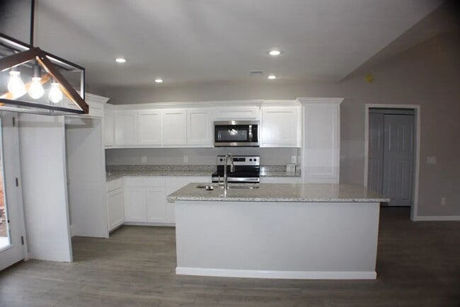 Building Photo - Available end of February!