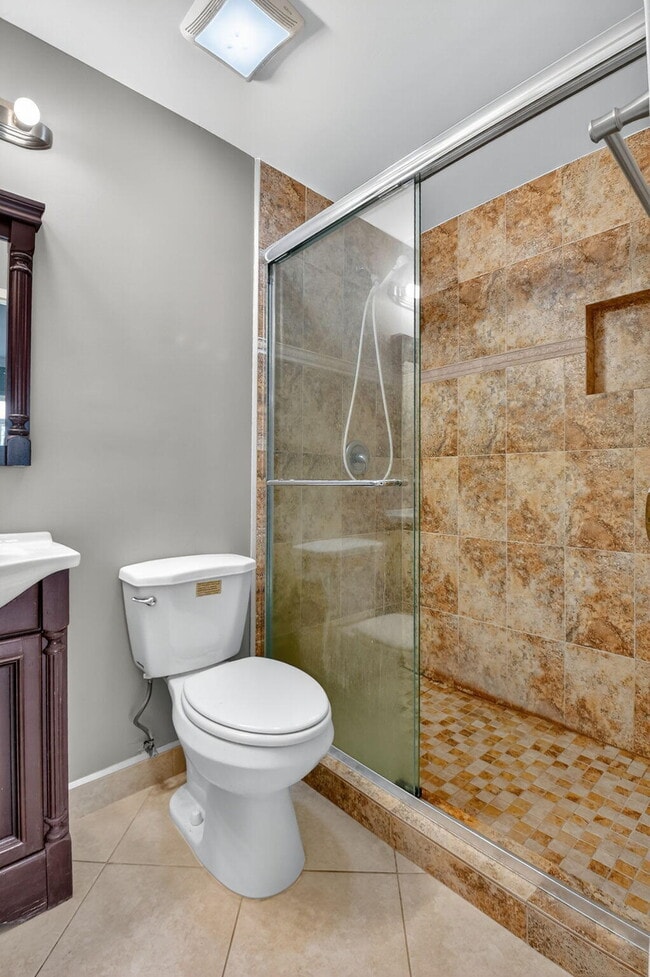 Building Photo - 94 Valencia C