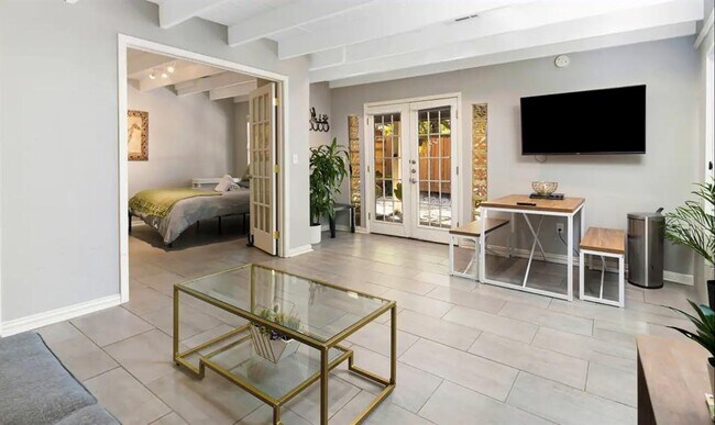 Building Photo - 211 Lessin Ln