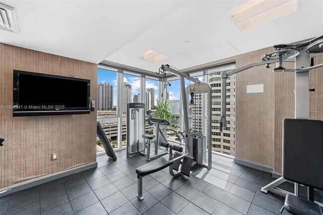 Building Photo - 950 Brickell Bay Dr