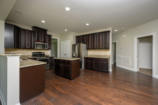 Building Photo - **RARE, EXECUTIVE HOME ON OVER HALF AN ACRE IN WILLIAMSON COUNTY BRENTWOOD ZONED FOR BRENTWOOD MI...