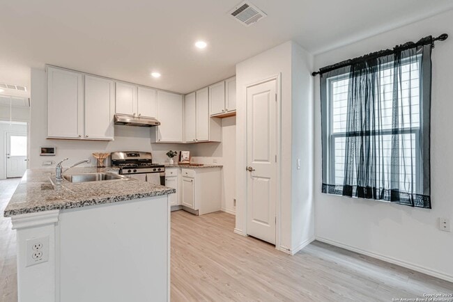 Building Photo - Super cute 3 Bedroom 2 Bath Home Southside...