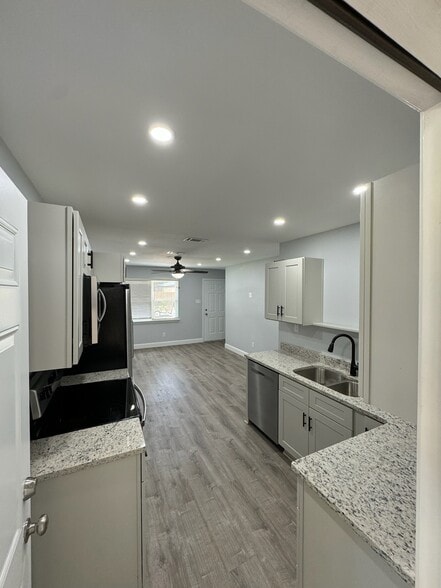Building Photo - 1107 S Wilson St
