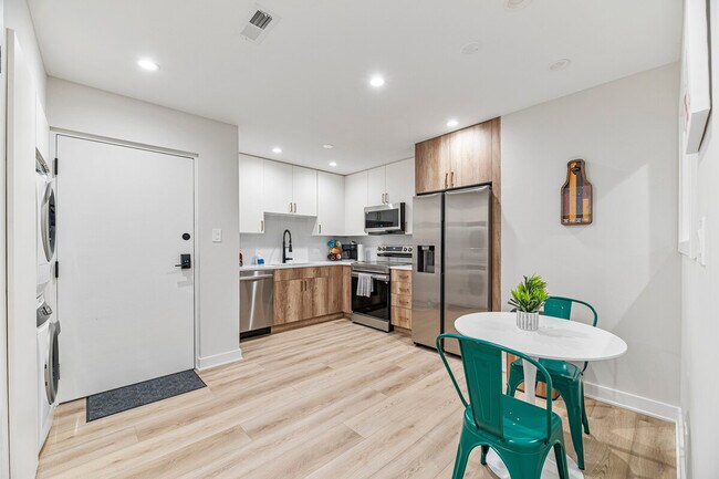 Building Photo - 2335 W Touhy Ave