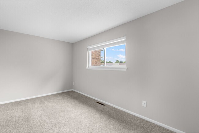 Building Photo - 1386 Sierra Dr