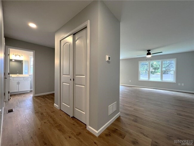 Building Photo - 1589 Center Rd