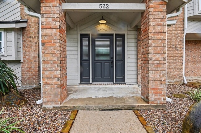 Building Photo - 522 Crestwood Dr