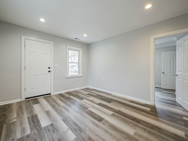 Building Photo - SECTION 8 ACCEPTED! Fresh Start in the Heart of Hazel Park – 3 Bedroom Charmer on Powell Ave