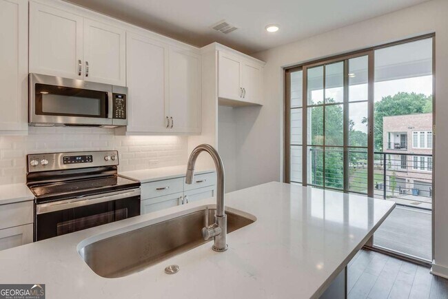 Building Photo - 513 Burton Dr