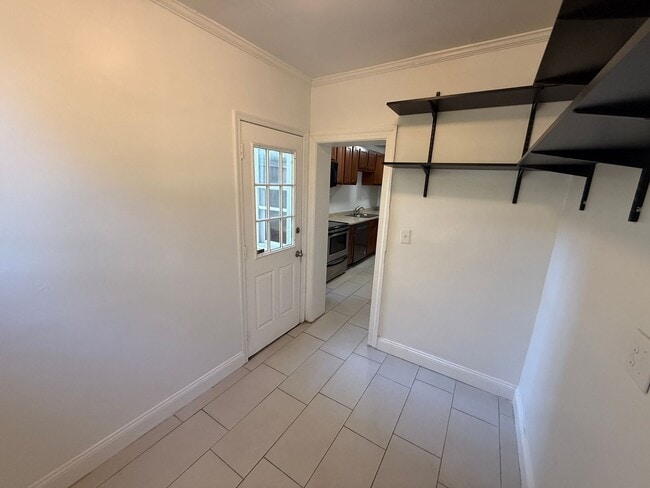 Building Photo - Spacious 3 Bedroom Townhome in Historic Ed...