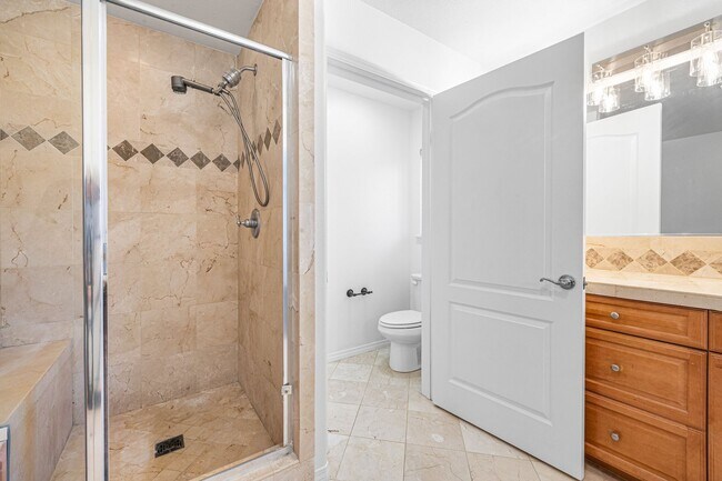 Building Photo - 3-Bedroom Townhome in Gated Bay Harbor