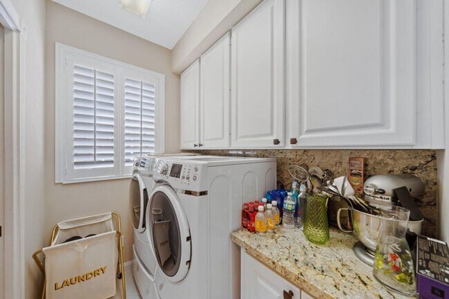 Building Photo - 2117 Tigris Dr