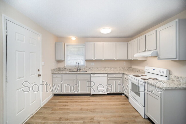 Building Photo - 554 Spring St SW
