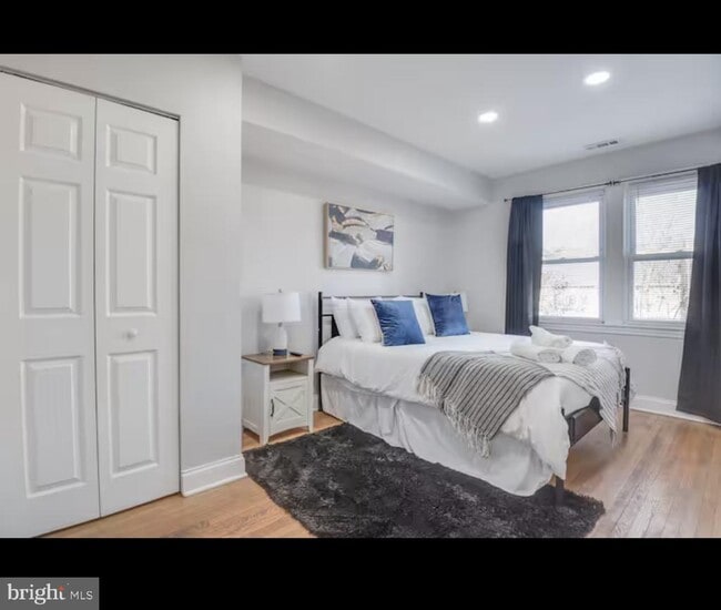 Building Photo - 1255 Raum St NE